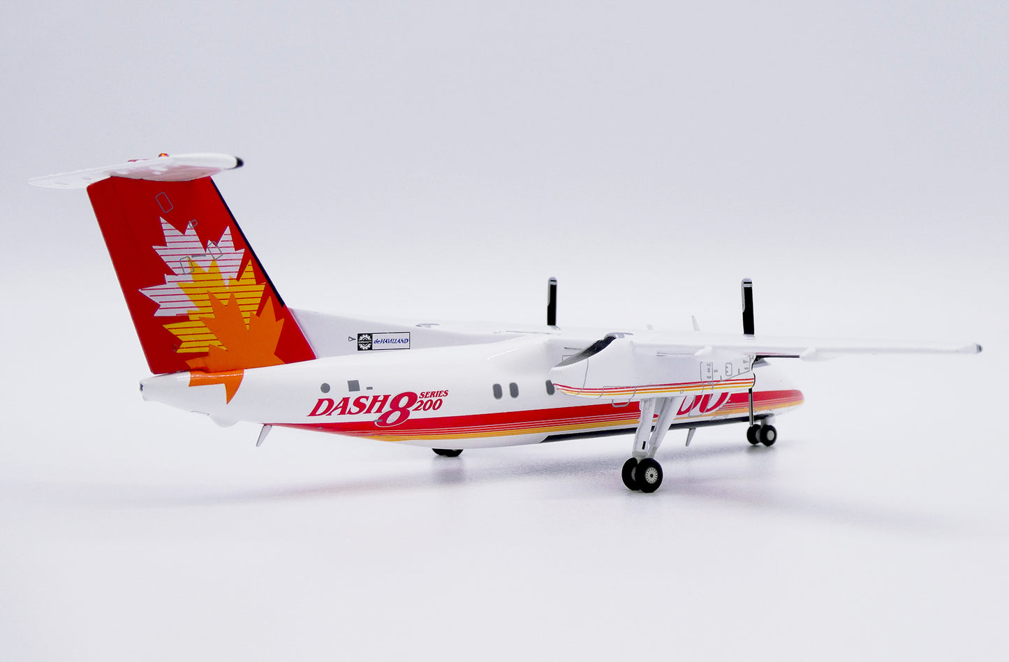 JC WINGS DASH 8-Q200 SERIES 200 HOUSE COLOUR REG: C-GGMP