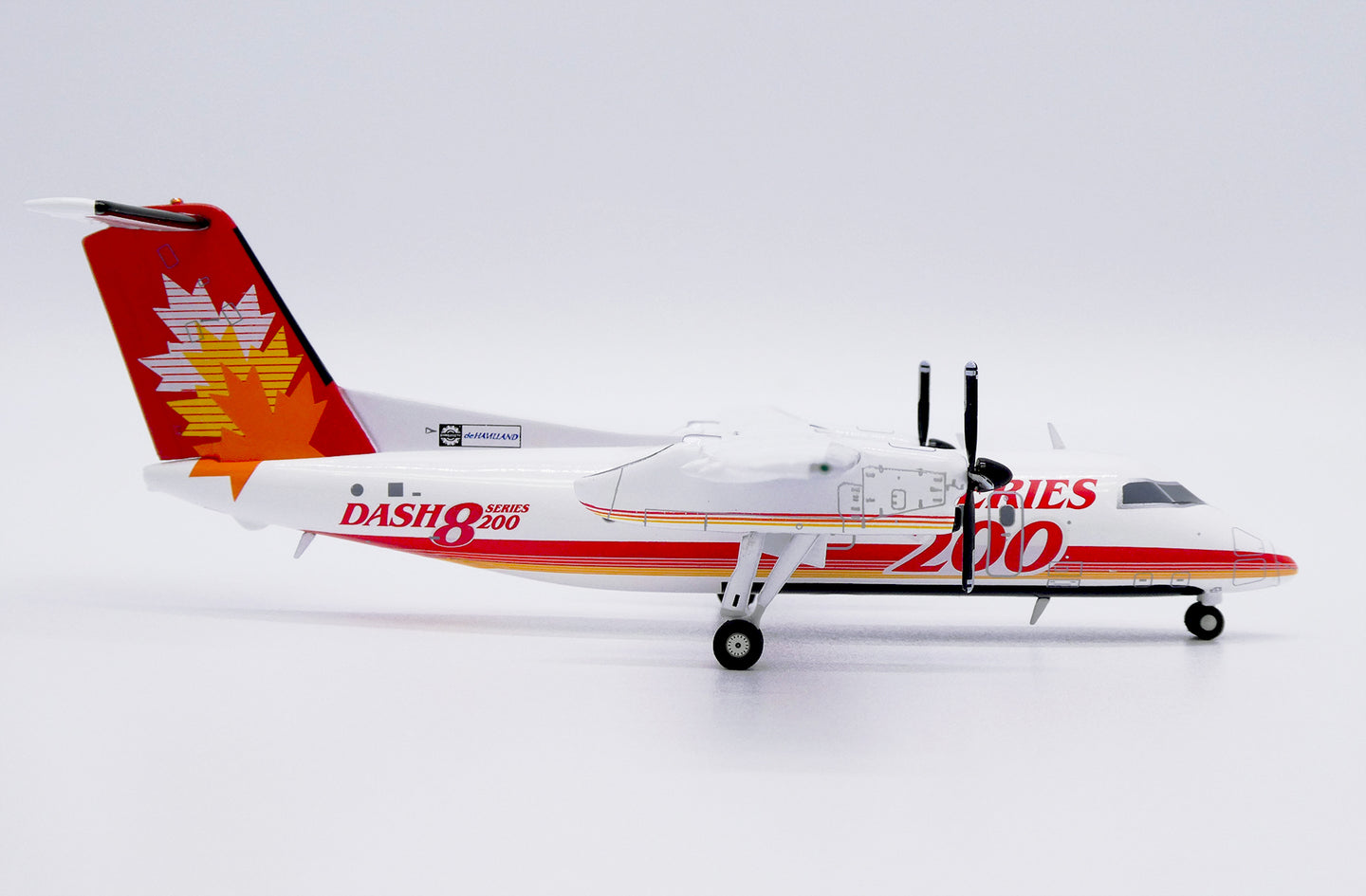 JC WINGS DASH 8-Q200 SERIES 200 HOUSE COLOUR REG: C-GGMP