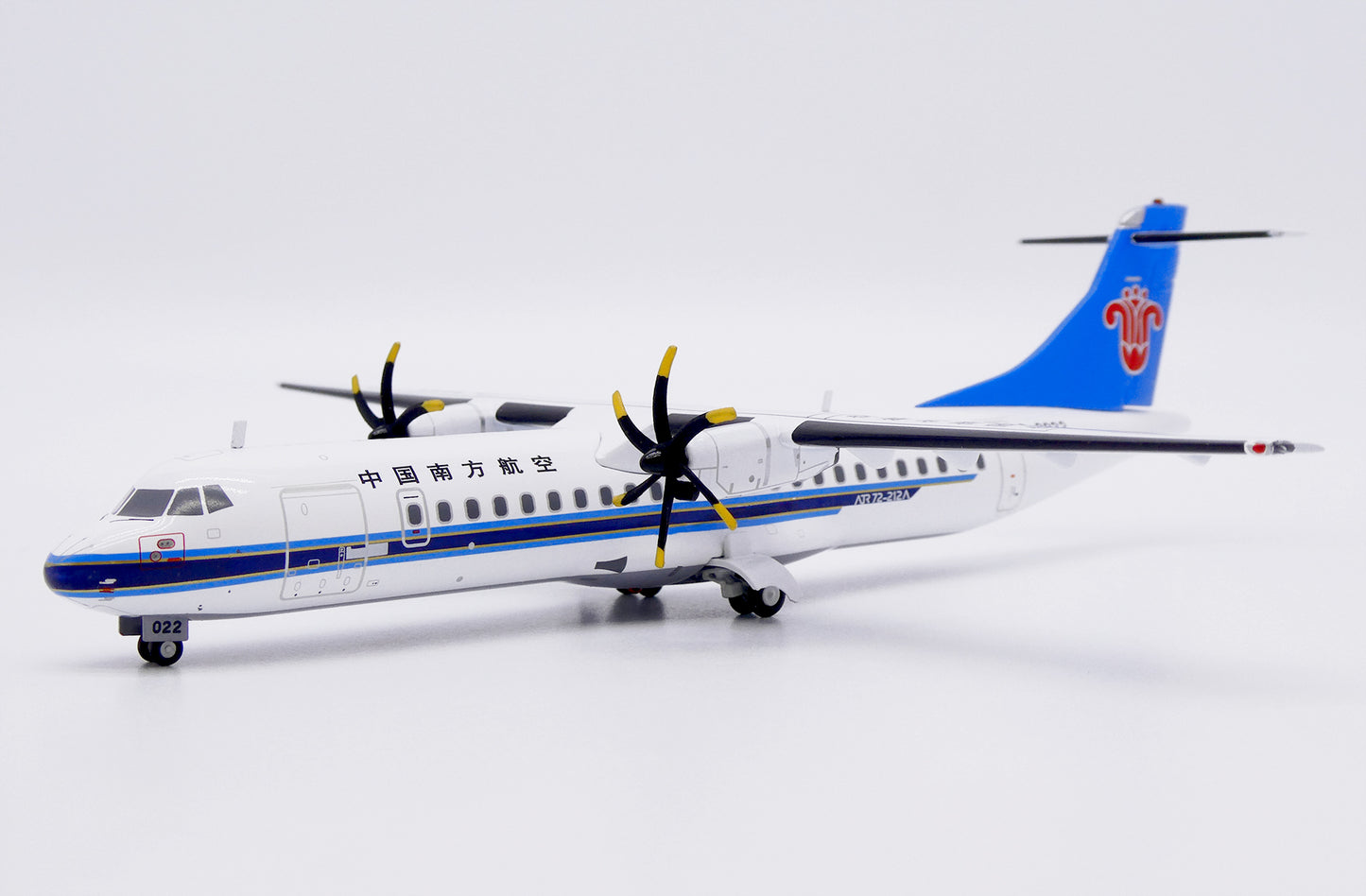 JC WINGS ATR72-500 CHINA SOUTHERN AIRLINES REG: B-3022