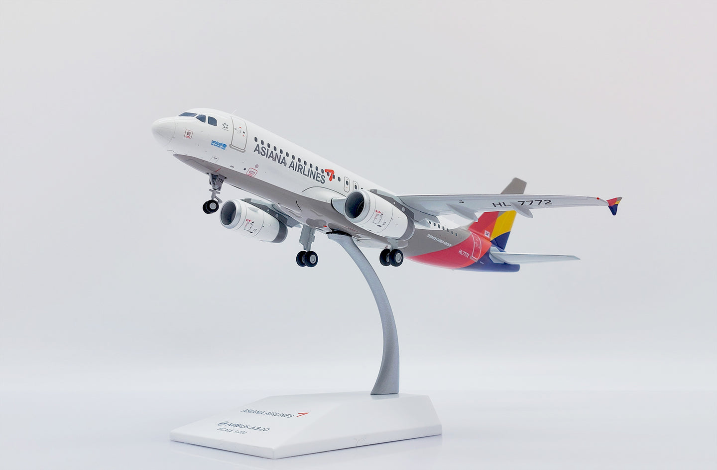 JC WINGS A320 ASIANA AIRLINES REG: HL7772