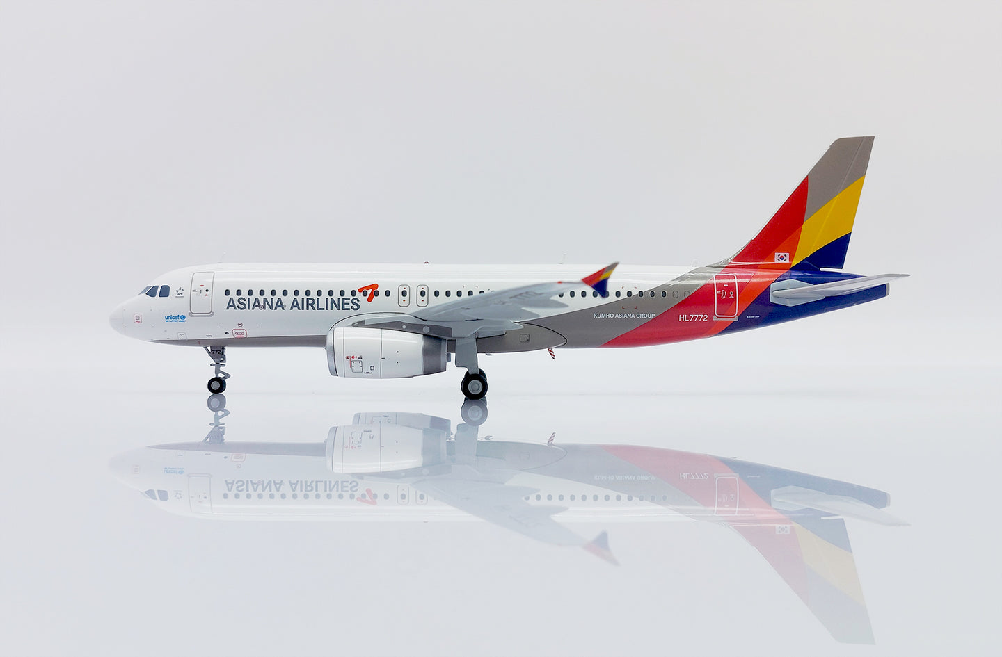 JC WINGS A320 ASIANA AIRLINES REG: HL7772