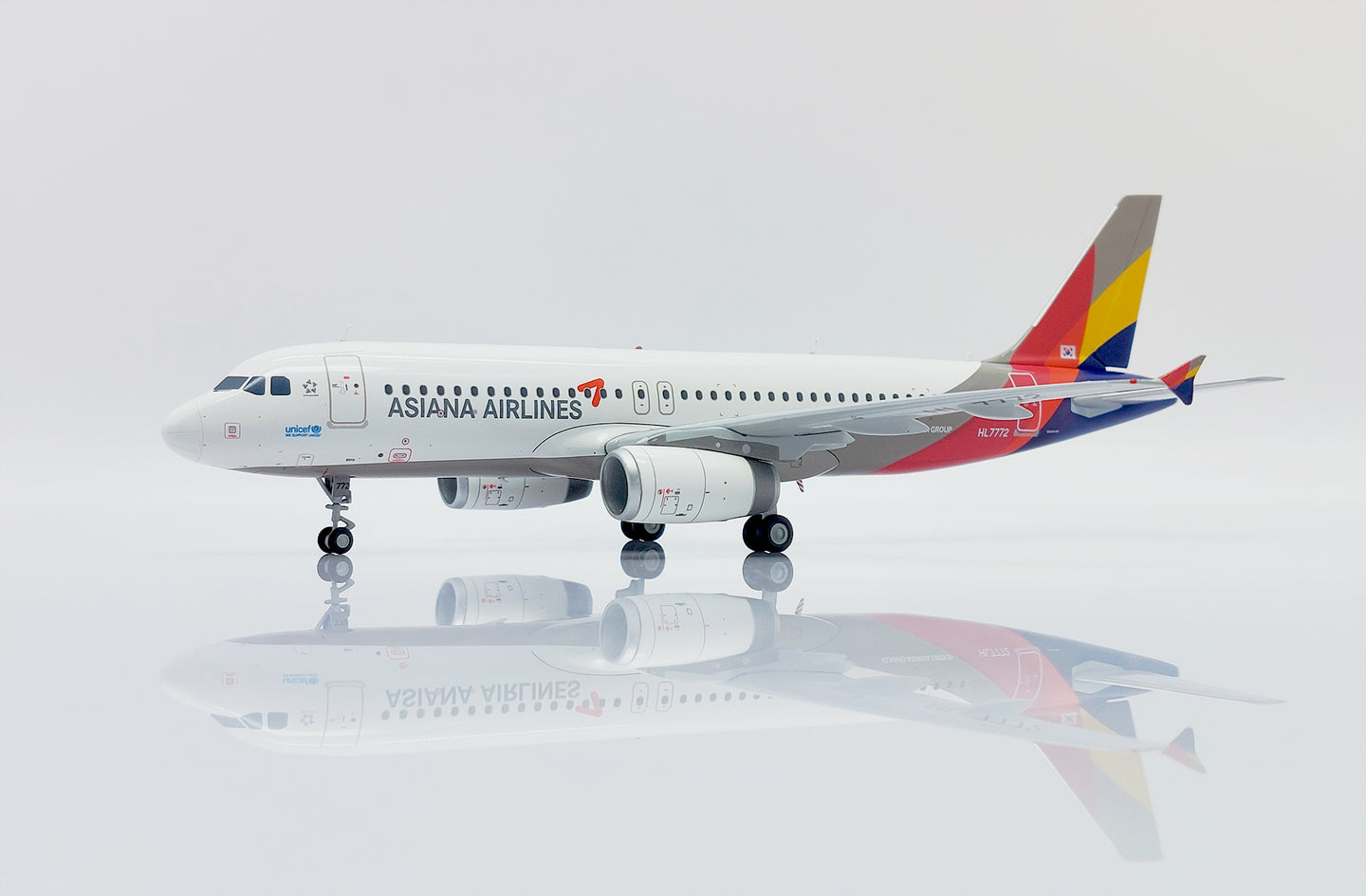 JC WINGS A320 ASIANA AIRLINES REG: HL7772