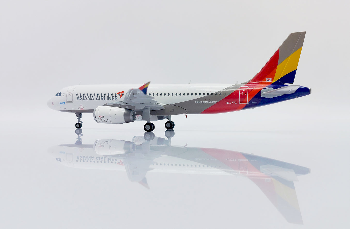 JC WINGS A320 ASIANA AIRLINES REG: HL7772