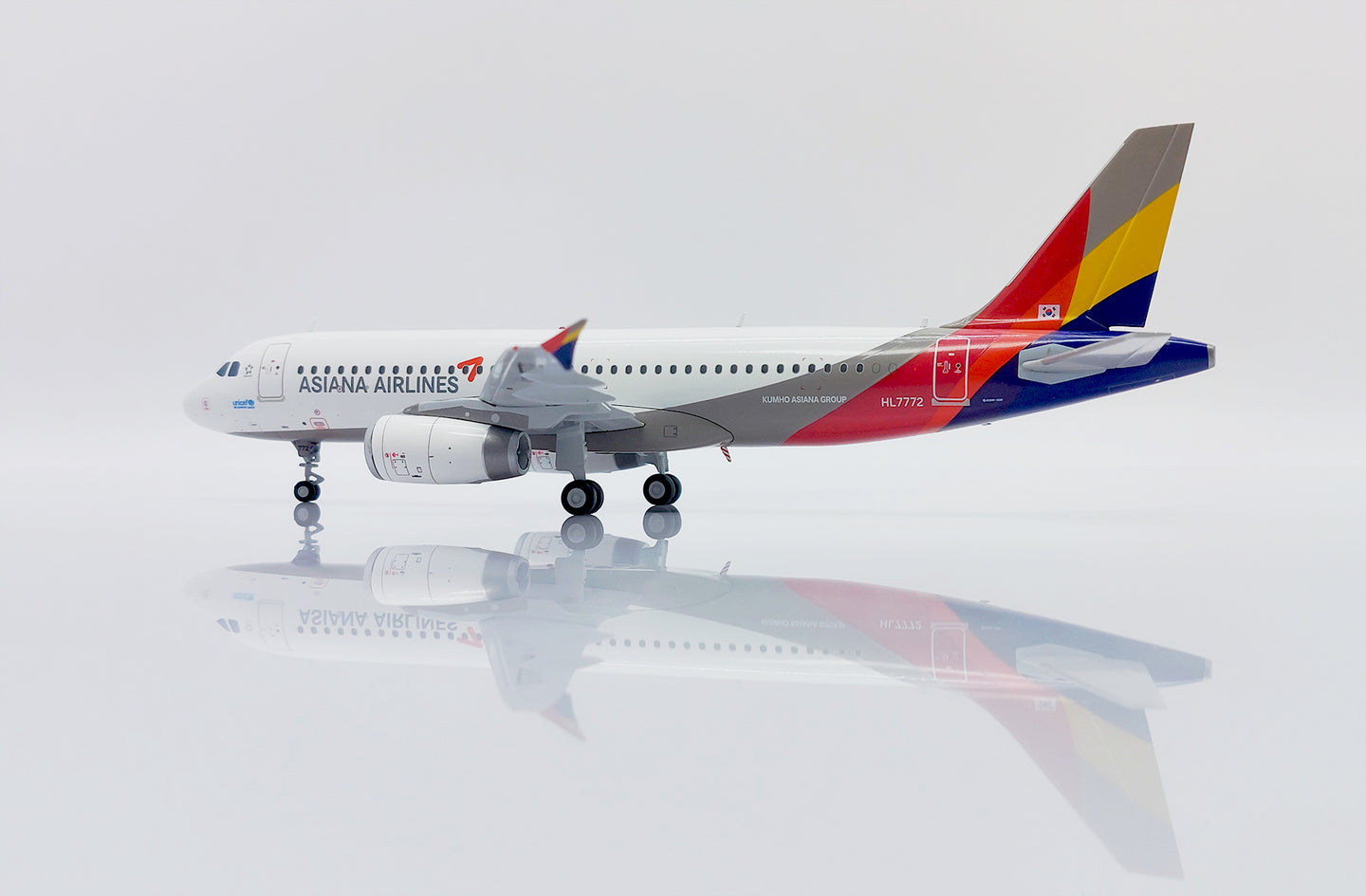 JC WINGS A320 ASIANA AIRLINES REG: HL7772