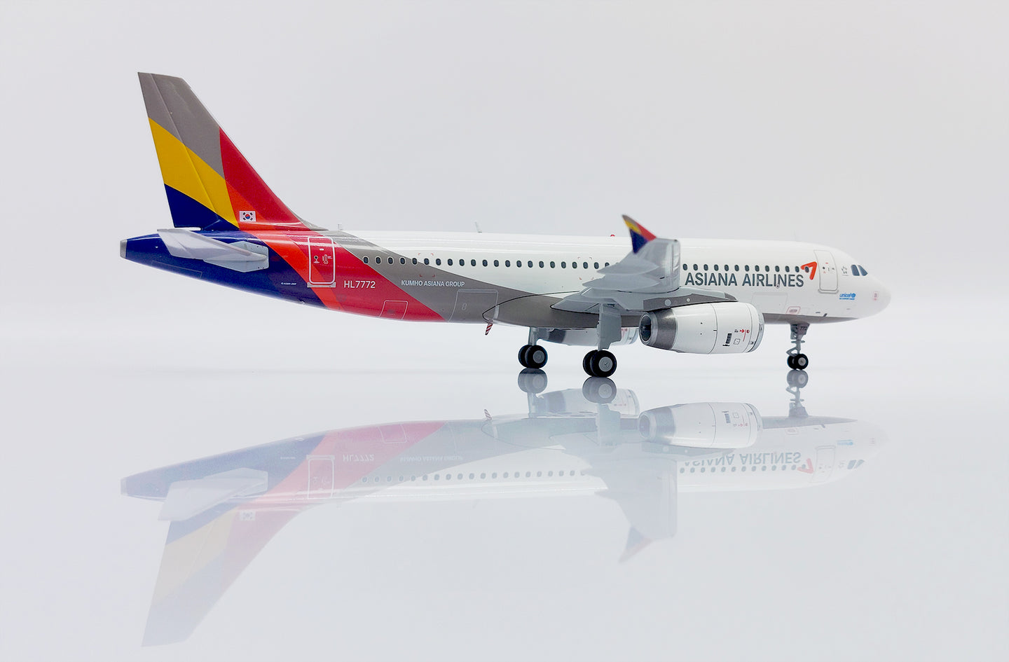 JC WINGS A320 ASIANA AIRLINES REG: HL7772