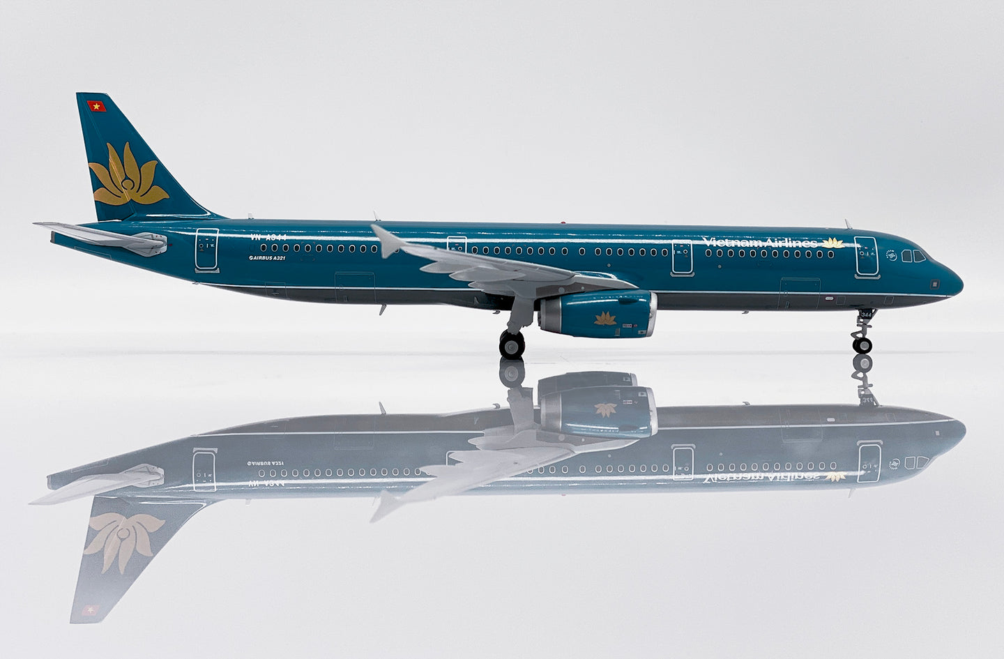 JC WINGS A321 VIETNAM AIRLINES REG: VN-A344
