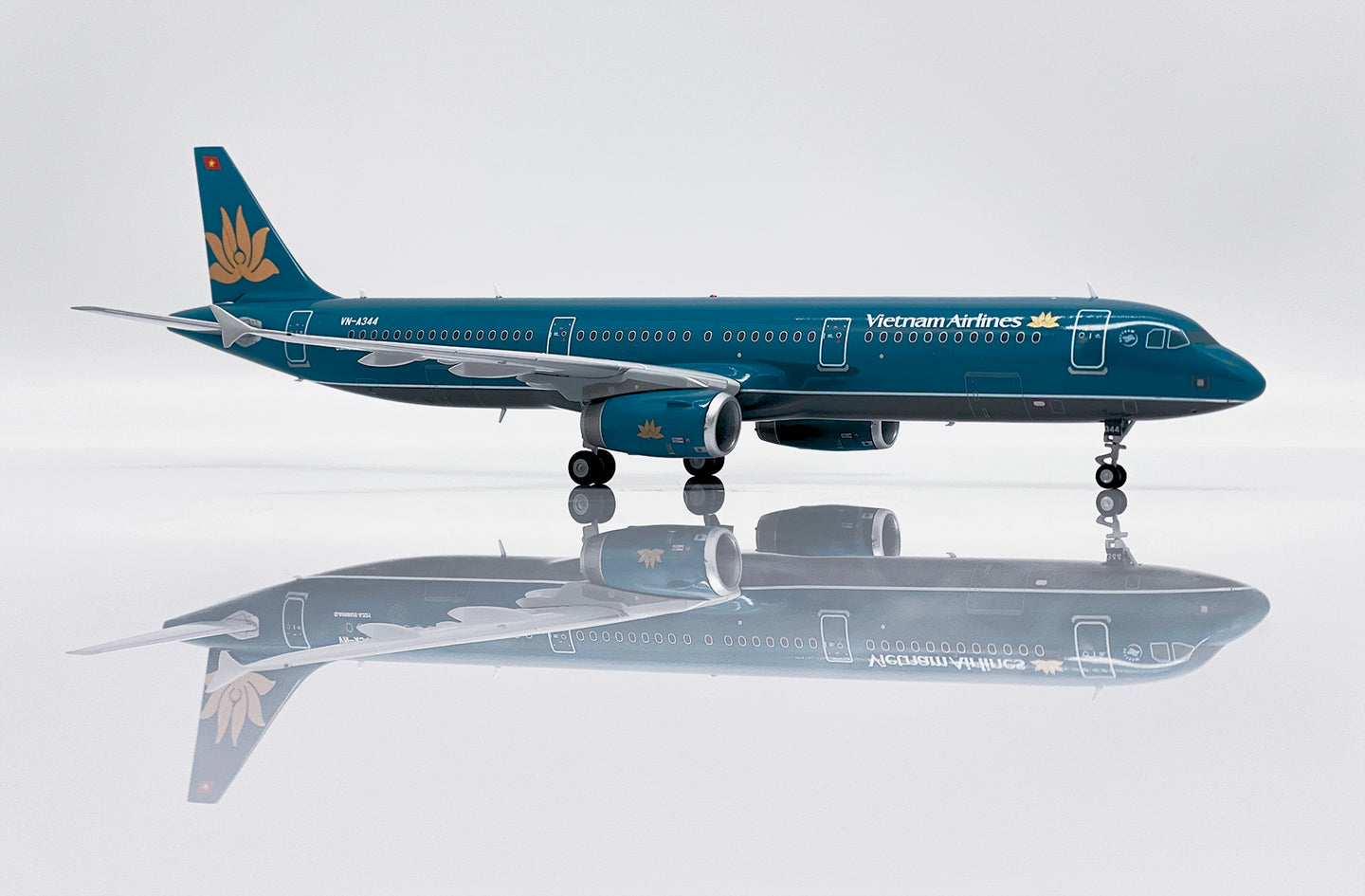 JC WINGS A321 VIETNAM AIRLINES REG: VN-A344