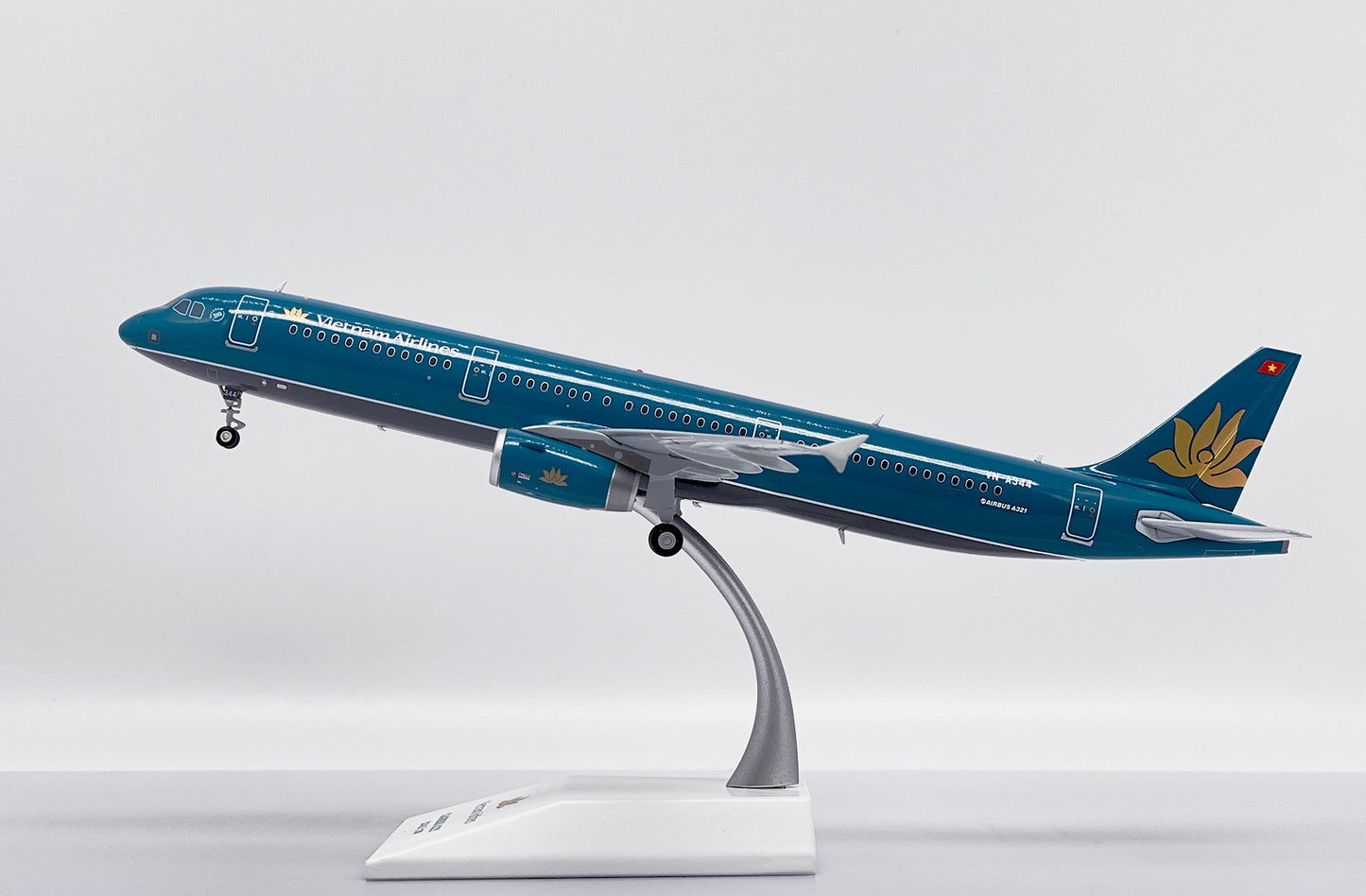 JC WINGS A321 VIETNAM AIRLINES REG: VN-A344