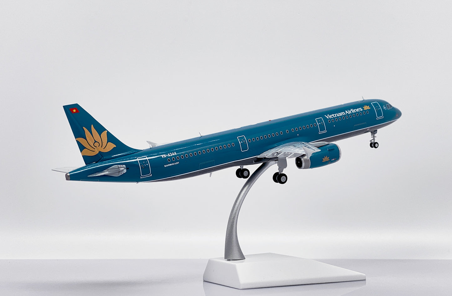 JC WINGS A321 VIETNAM AIRLINES REG: VN-A344