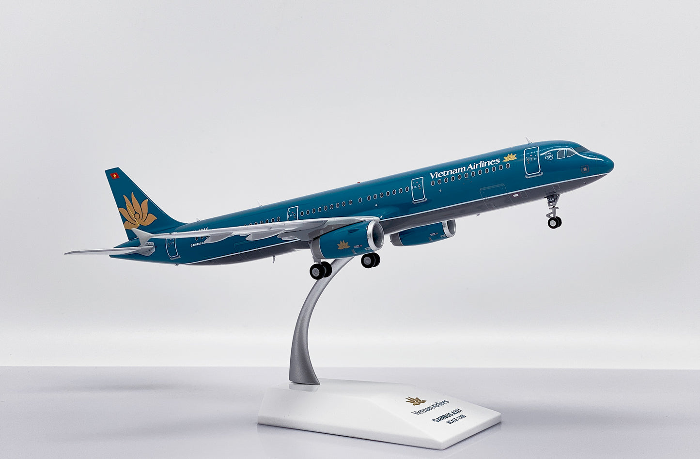JC WINGS A321 VIETNAM AIRLINES REG: VN-A344