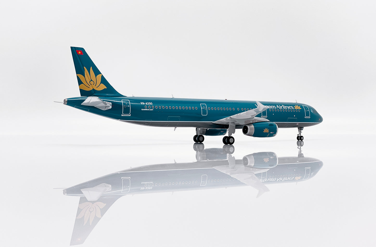 JC WINGS A321 VIETNAM AIRLINES REG: VN-A390