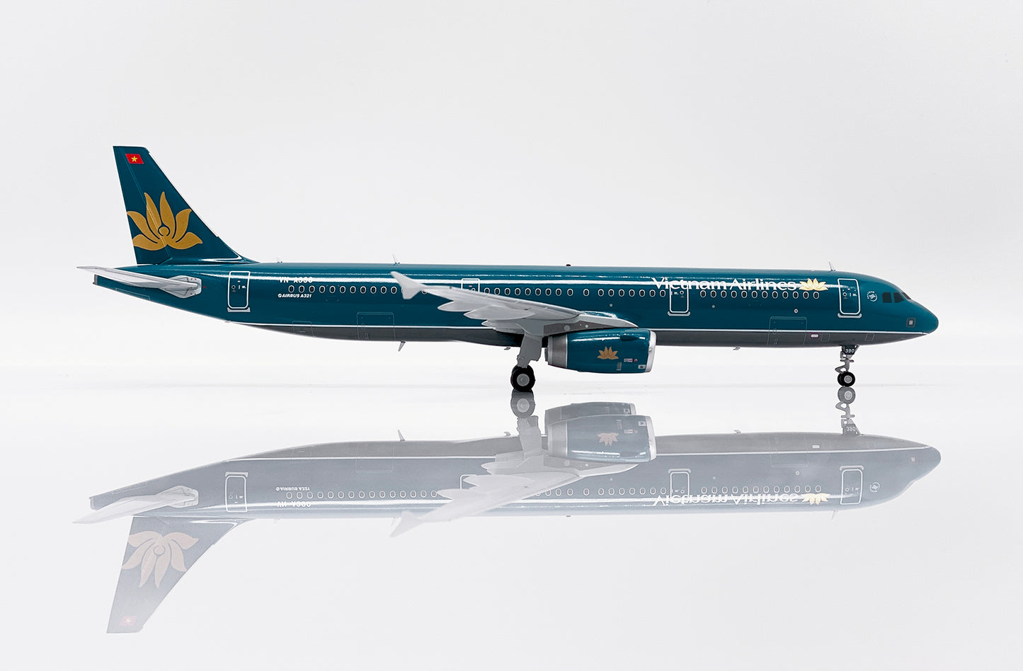 JC WINGS A321 VIETNAM AIRLINES REG: VN-A390