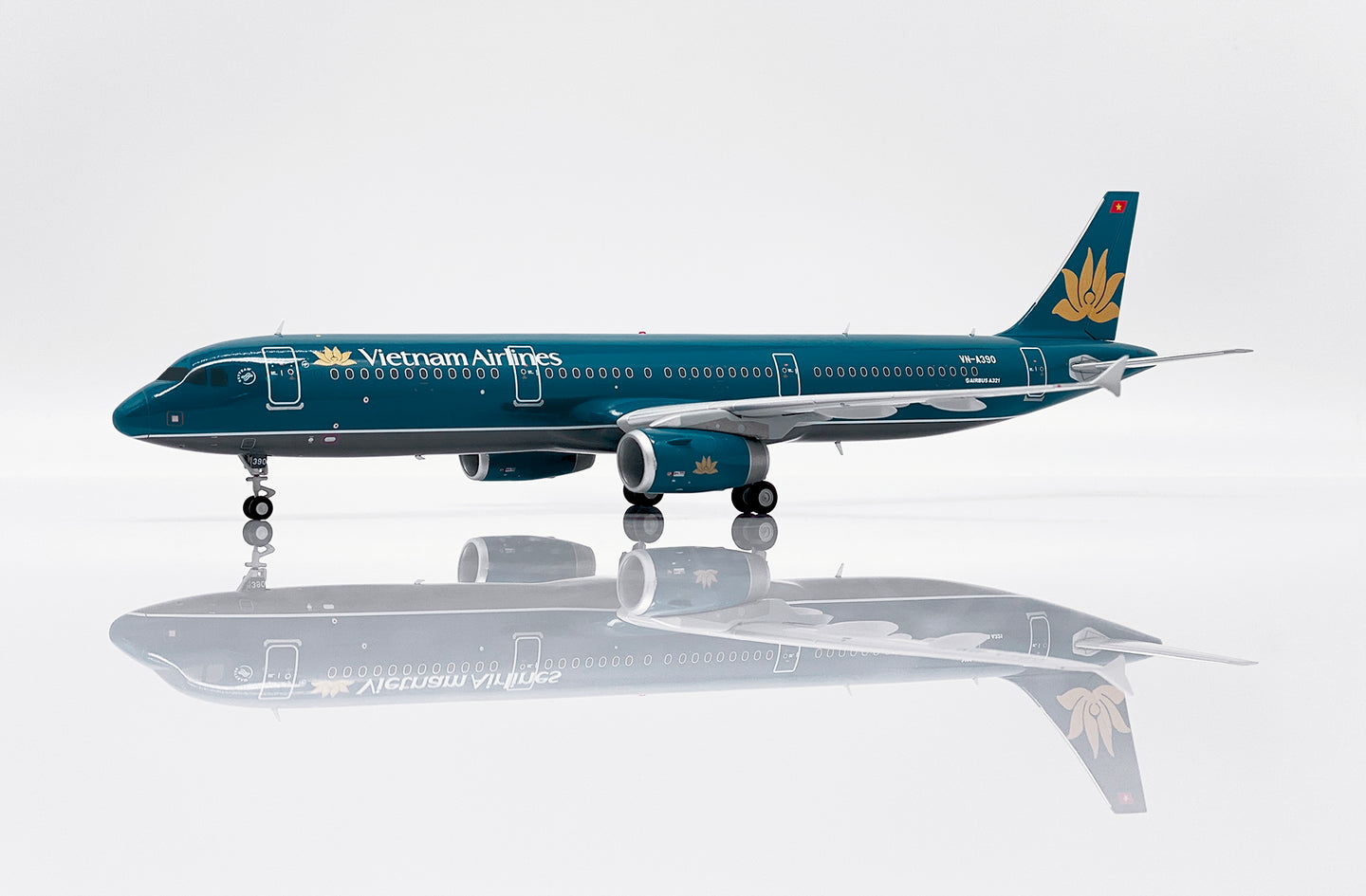 JC WINGS A321 VIETNAM AIRLINES REG: VN-A390