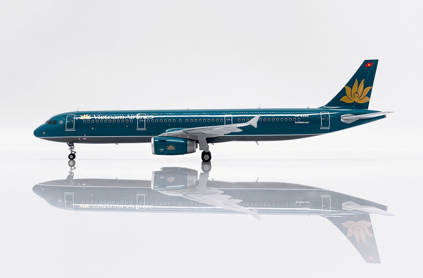 JC WINGS A321 VIETNAM AIRLINES REG: VN-A390