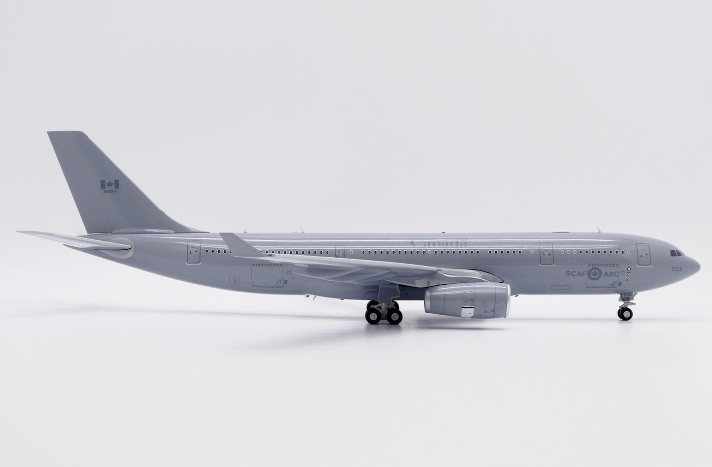 JC WINGS CC-330 ROYAL CANADIAN AIR FORCE HUSKY REG: 330003