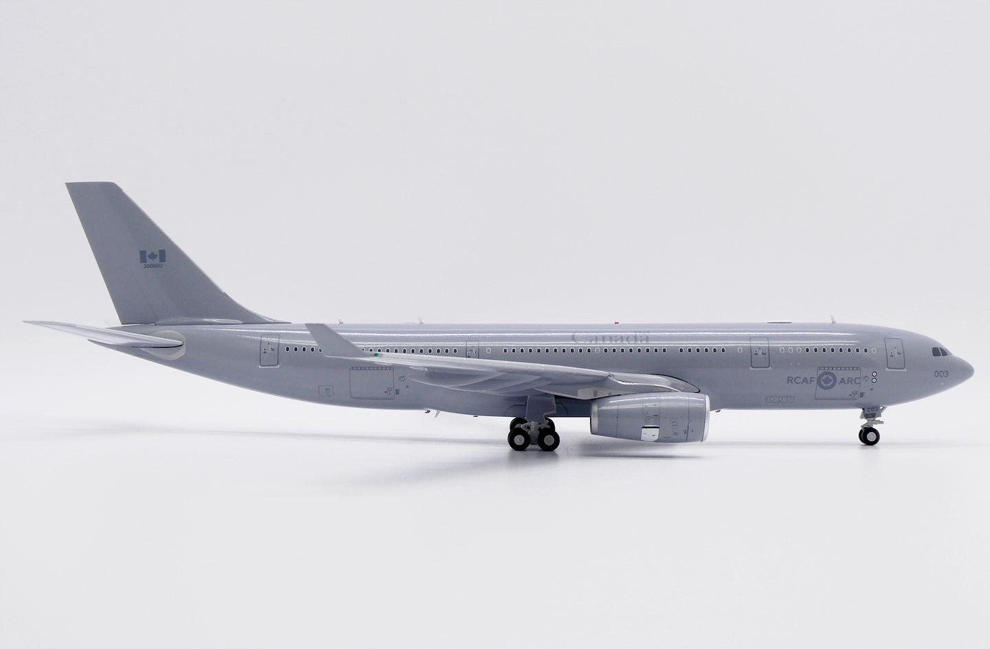 JC WINGS CC-330 ROYAL CANADIAN AIR FORCE HUSKY REG: 330003