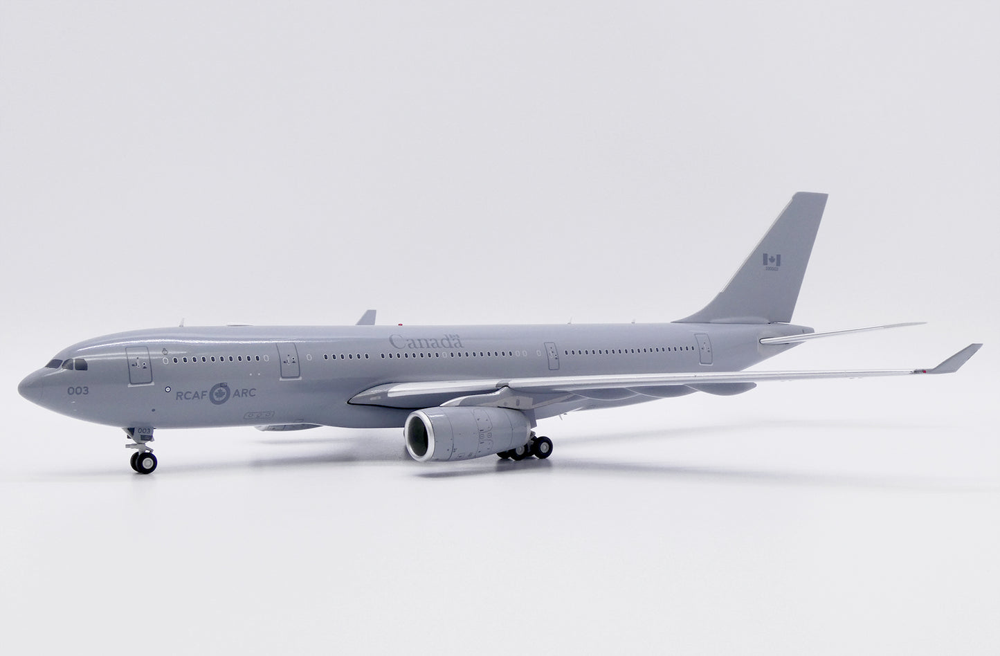 JC WINGS CC-330 ROYAL CANADIAN AIR FORCE HUSKY REG: 330003