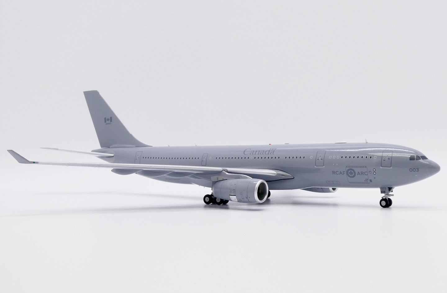JC WINGS CC-330 ROYAL CANADIAN AIR FORCE HUSKY REG: 330003