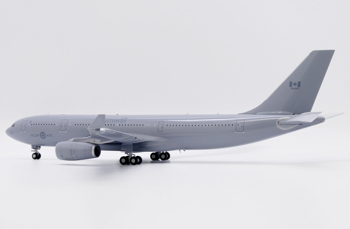 JC WINGS CC-330 ROYAL CANADIAN AIR FORCE HUSKY REG: 330003