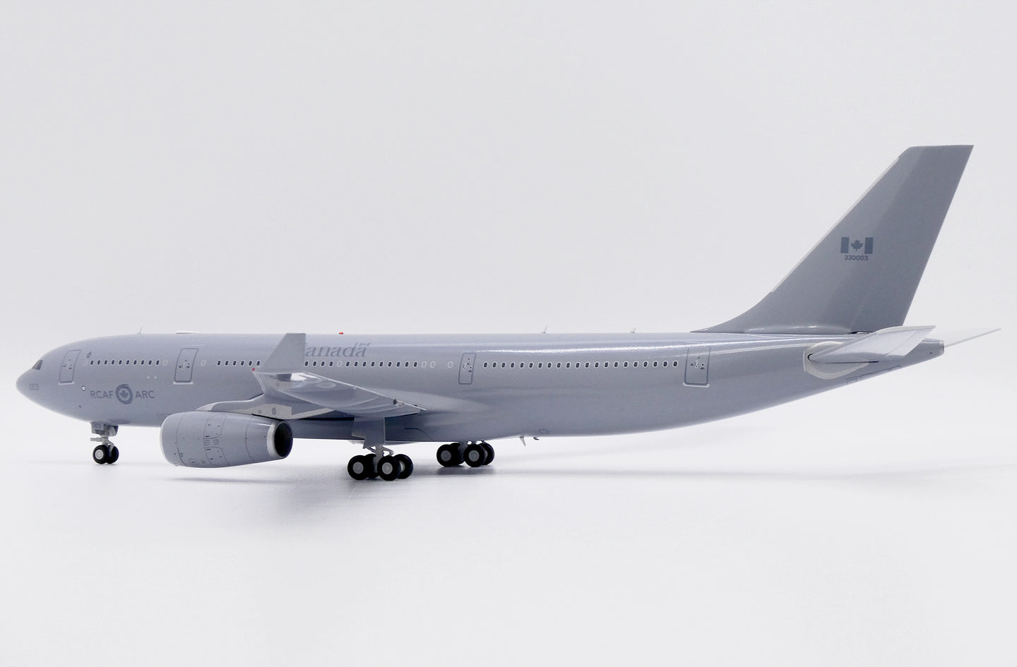 JC WINGS CC-330 ROYAL CANADIAN AIR FORCE HUSKY REG: 330003