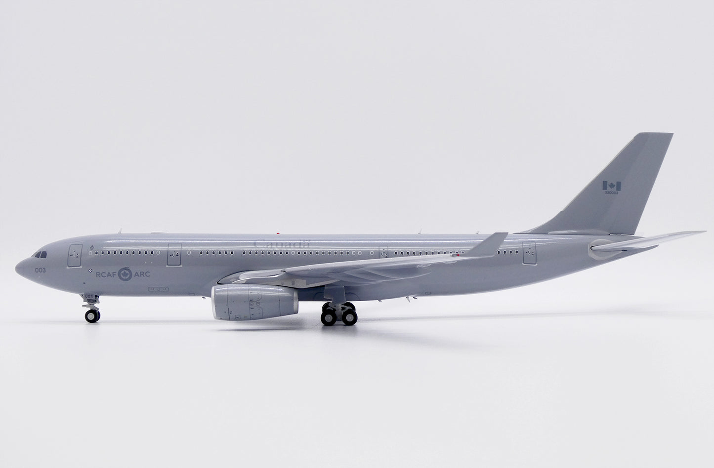 JC WINGS CC-330 ROYAL CANADIAN AIR FORCE HUSKY REG: 330003