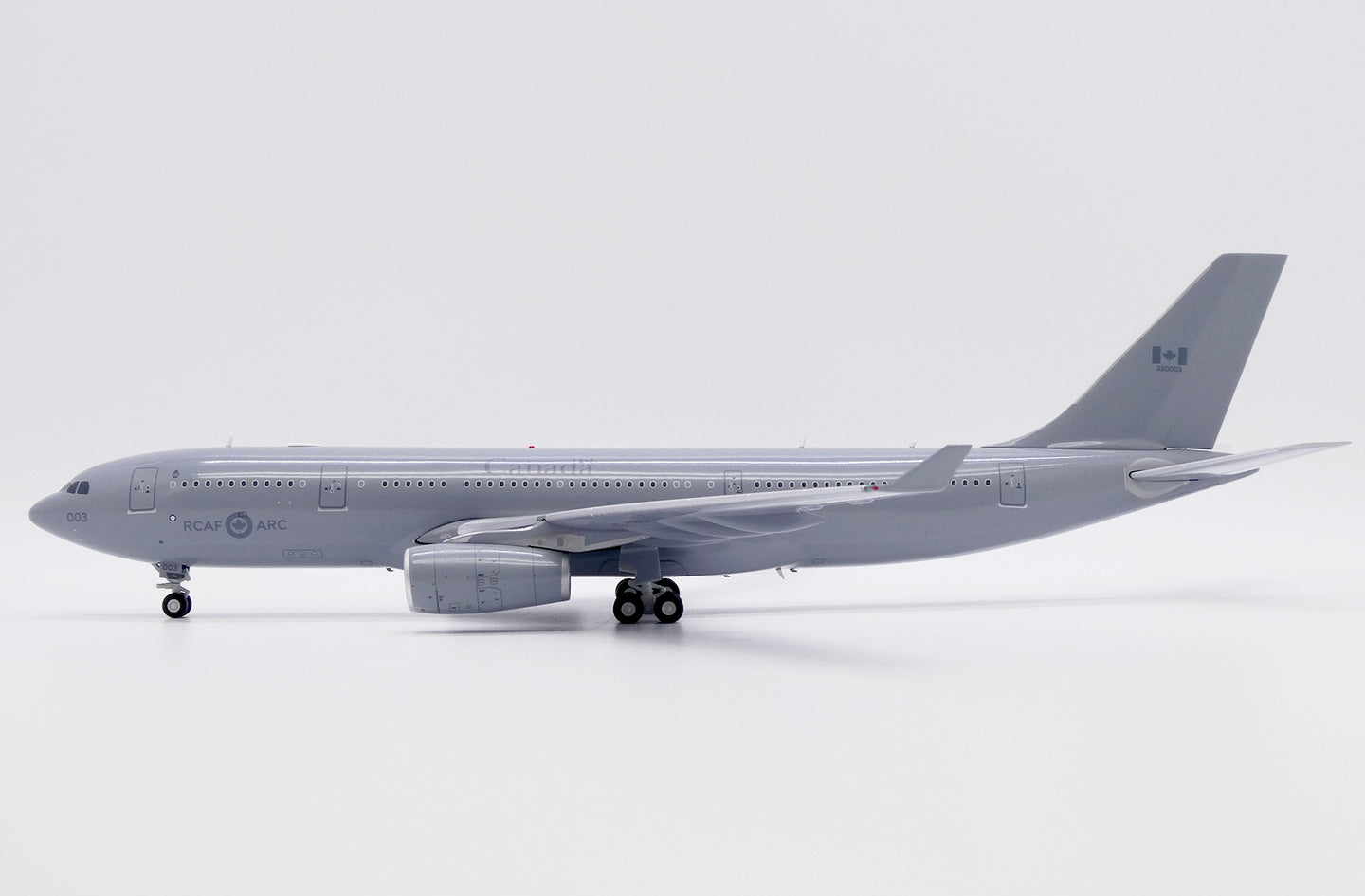 JC WINGS CC-330 ROYAL CANADIAN AIR FORCE HUSKY REG: 330003
