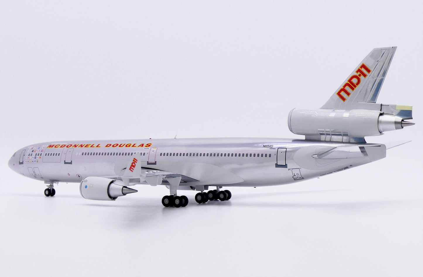 JC WINGS MD-11 HOUSE COLOURS (POLISHED) REG: N111MD