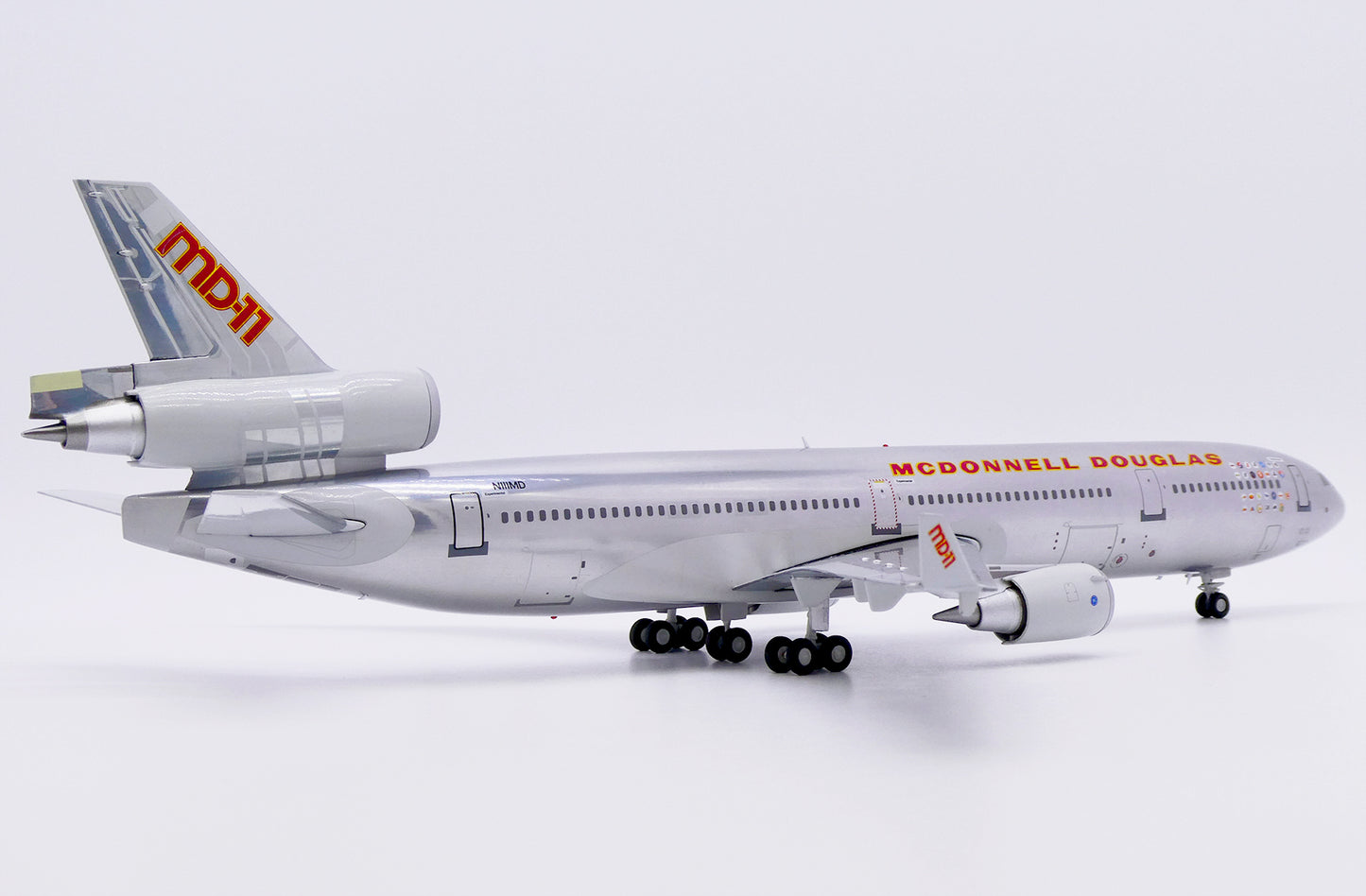 JC WINGS MD-11 HOUSE COLOURS (POLISHED) REG: N111MD