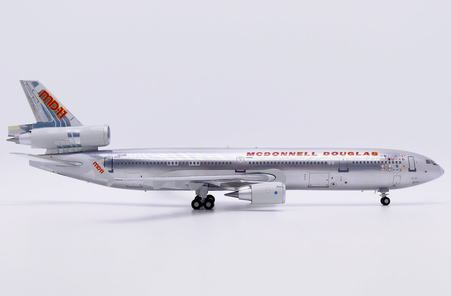 JC WINGS MD-11 HOUSE COLOURS (POLISHED) REG: N111MD