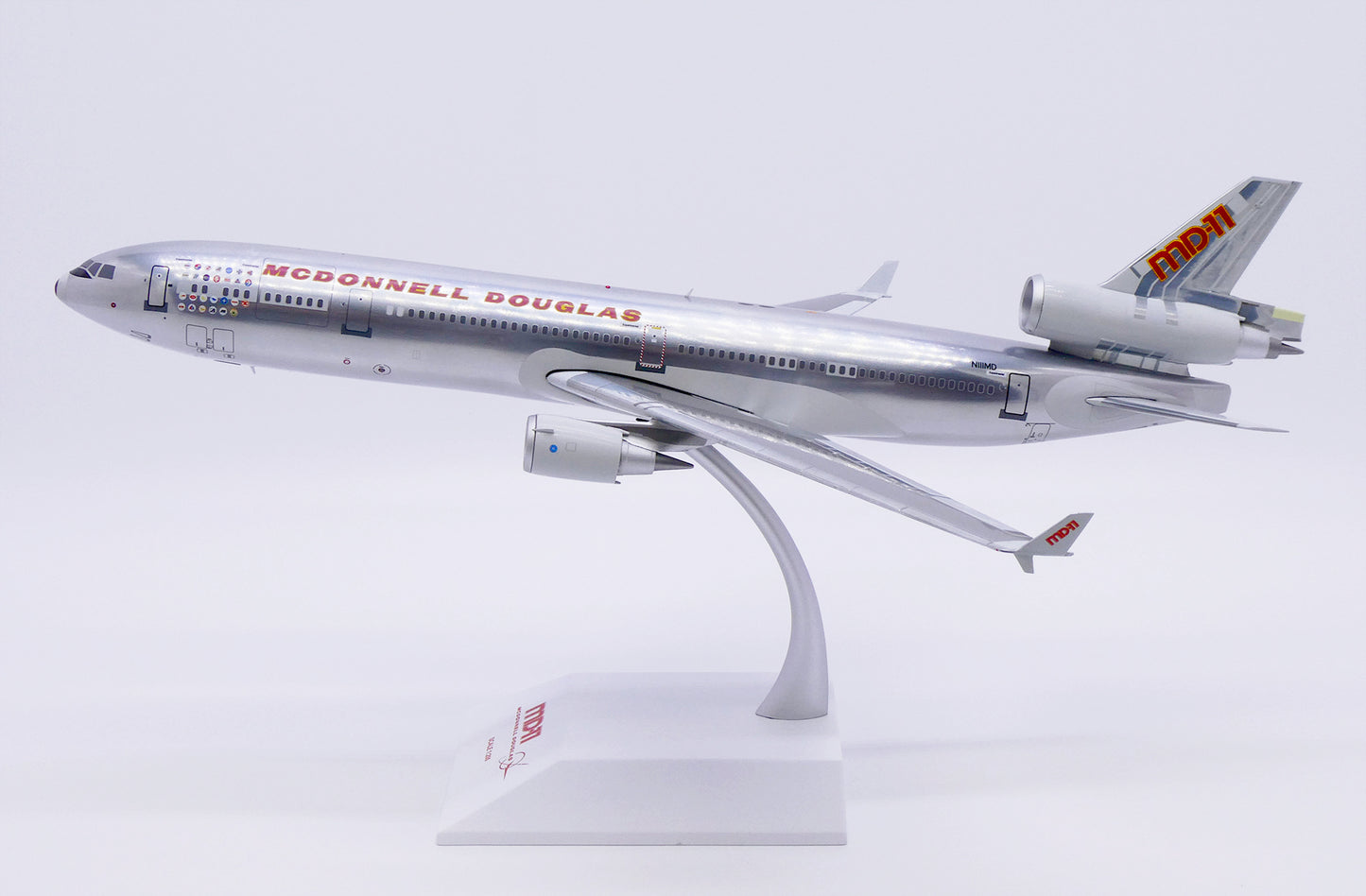 JC WINGS MD-11 HOUSE COLOURS (POLISHED) REG: N111MD