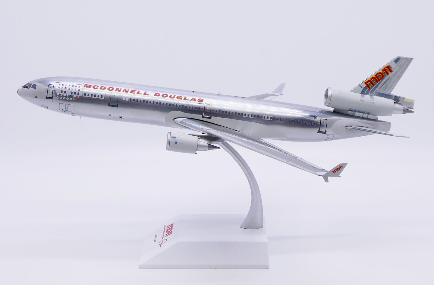 JC WINGS MD-11 HOUSE COLOURS (POLISHED) REG: N111MD