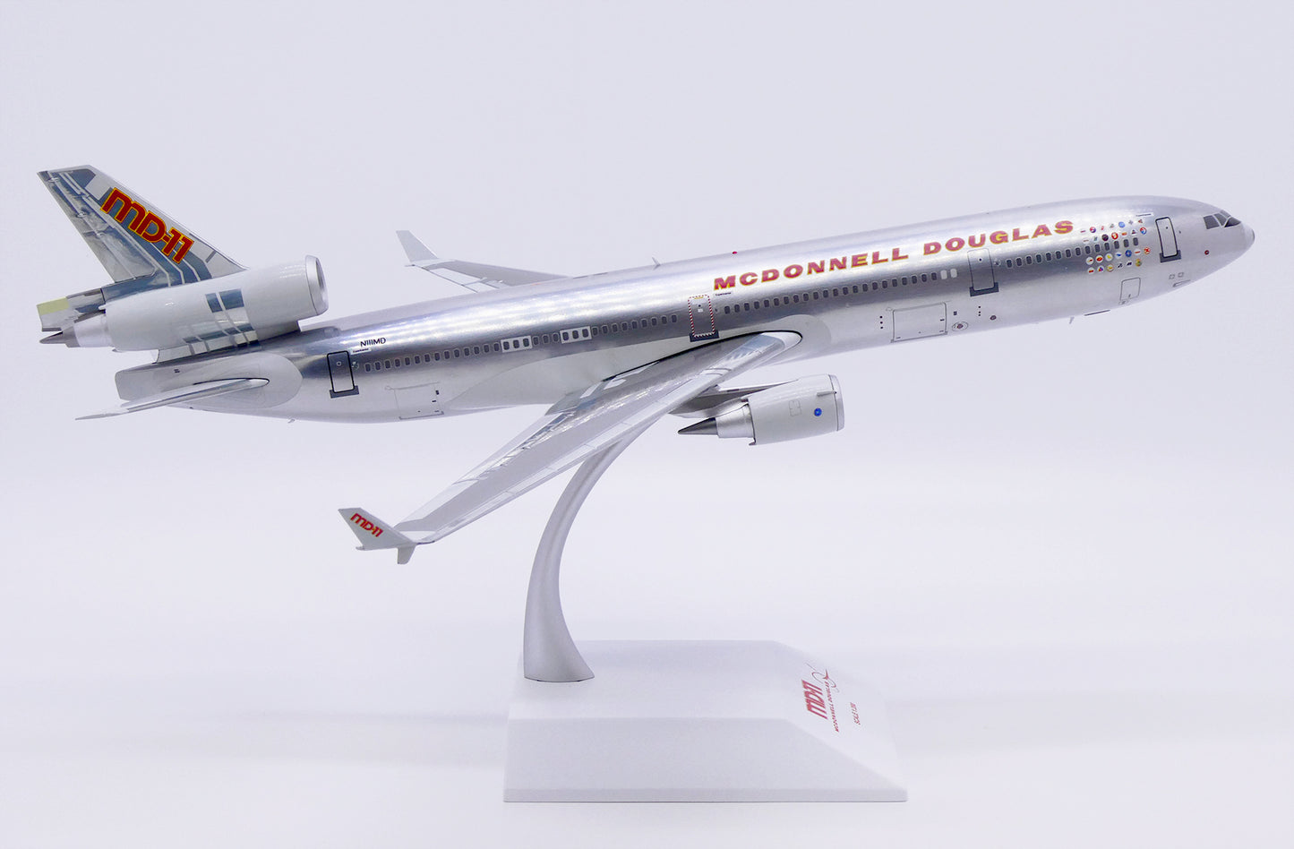 JC WINGS MD-11 HOUSE COLOURS (POLISHED) REG: N111MD
