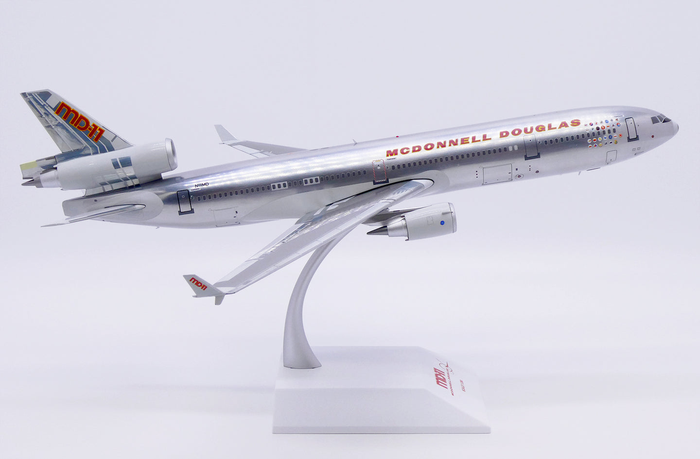 JC WINGS MD-11 HOUSE COLOURS (POLISHED) REG: N111MD