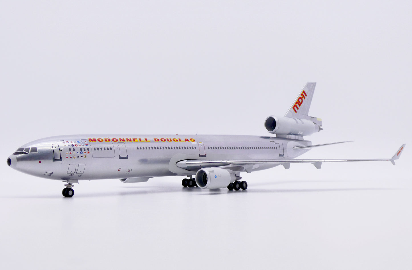 JC WINGS MD-11 HOUSE COLOURS (POLISHED) REG: N111MD