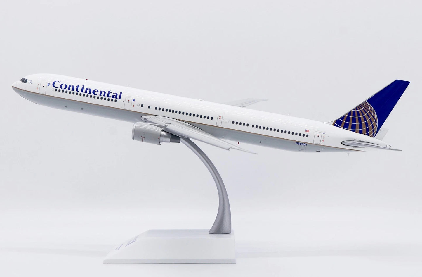JC WINGS B767-400ER CONTINENTAL AIRLINES "SKYTEAM LOGO" REG: N66051