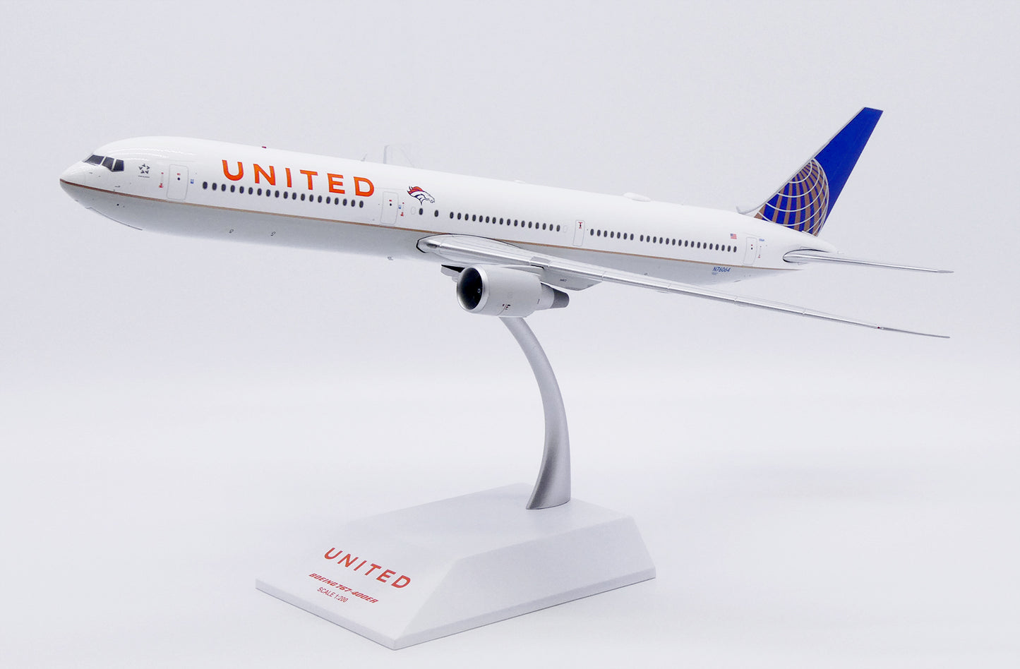 JC WINGS B767-400ER UNITED AIRLINES "DENVER BRONCOS" REG: N76064