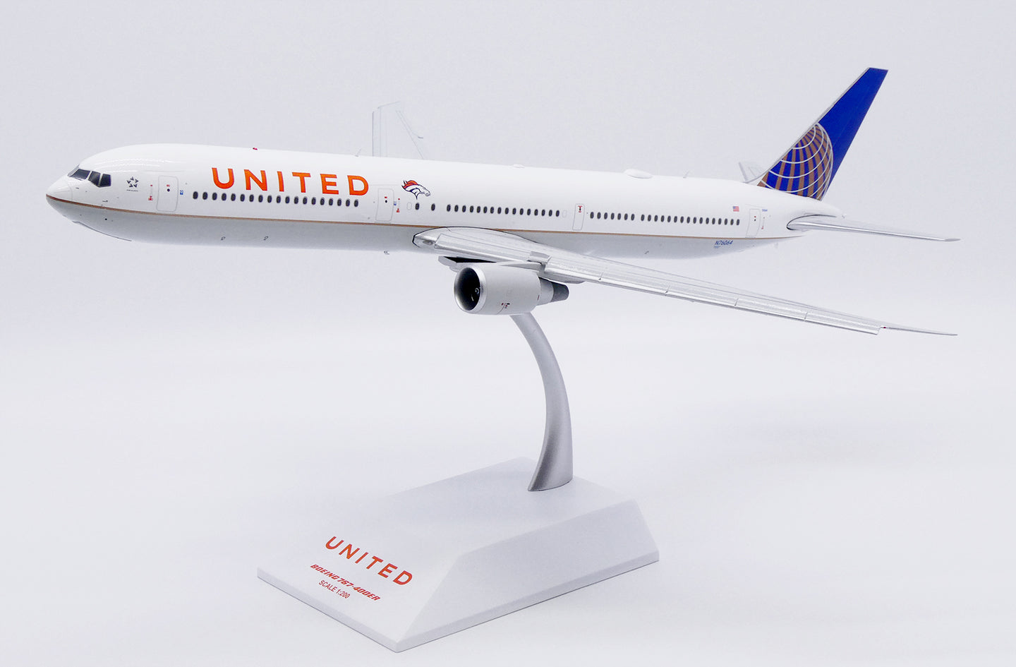 JC WINGS B767-400ER UNITED AIRLINES "DENVER BRONCOS" (FLAPS DOWN) REG: N76064
