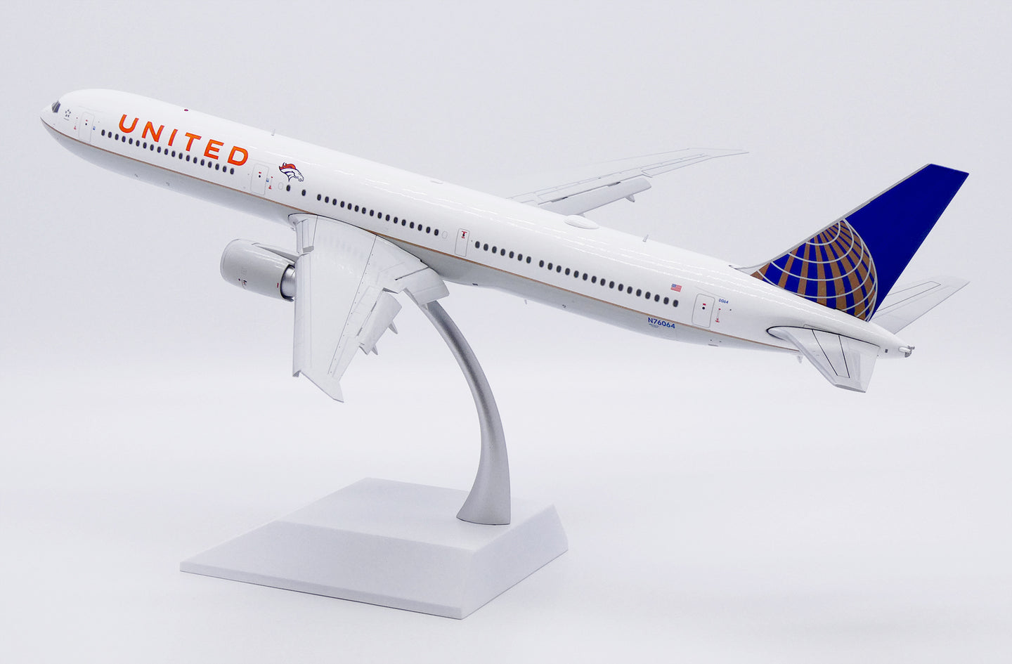 JC WINGS B767-400ER UNITED AIRLINES "DENVER BRONCOS" (FLAPS DOWN) REG: N76064