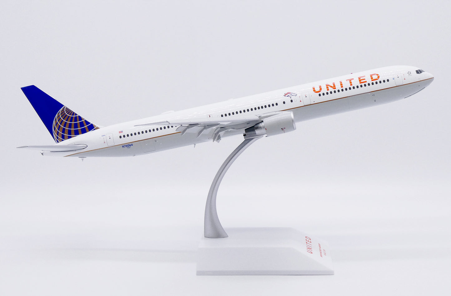 JC WINGS B767-400ER UNITED AIRLINES "DENVER BRONCOS" (FLAPS DOWN) REG: N76064