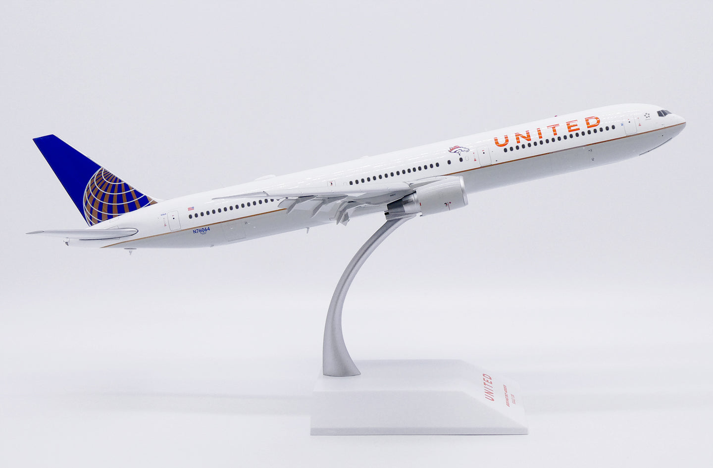 JC WINGS B767-400ER UNITED AIRLINES "DENVER BRONCOS" (FLAPS DOWN) REG: N76064