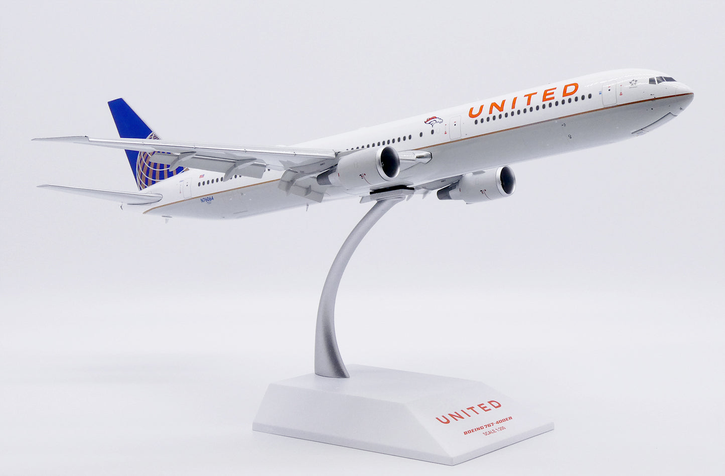 JC WINGS B767-400ER UNITED AIRLINES "DENVER BRONCOS" (FLAPS DOWN) REG: N76064