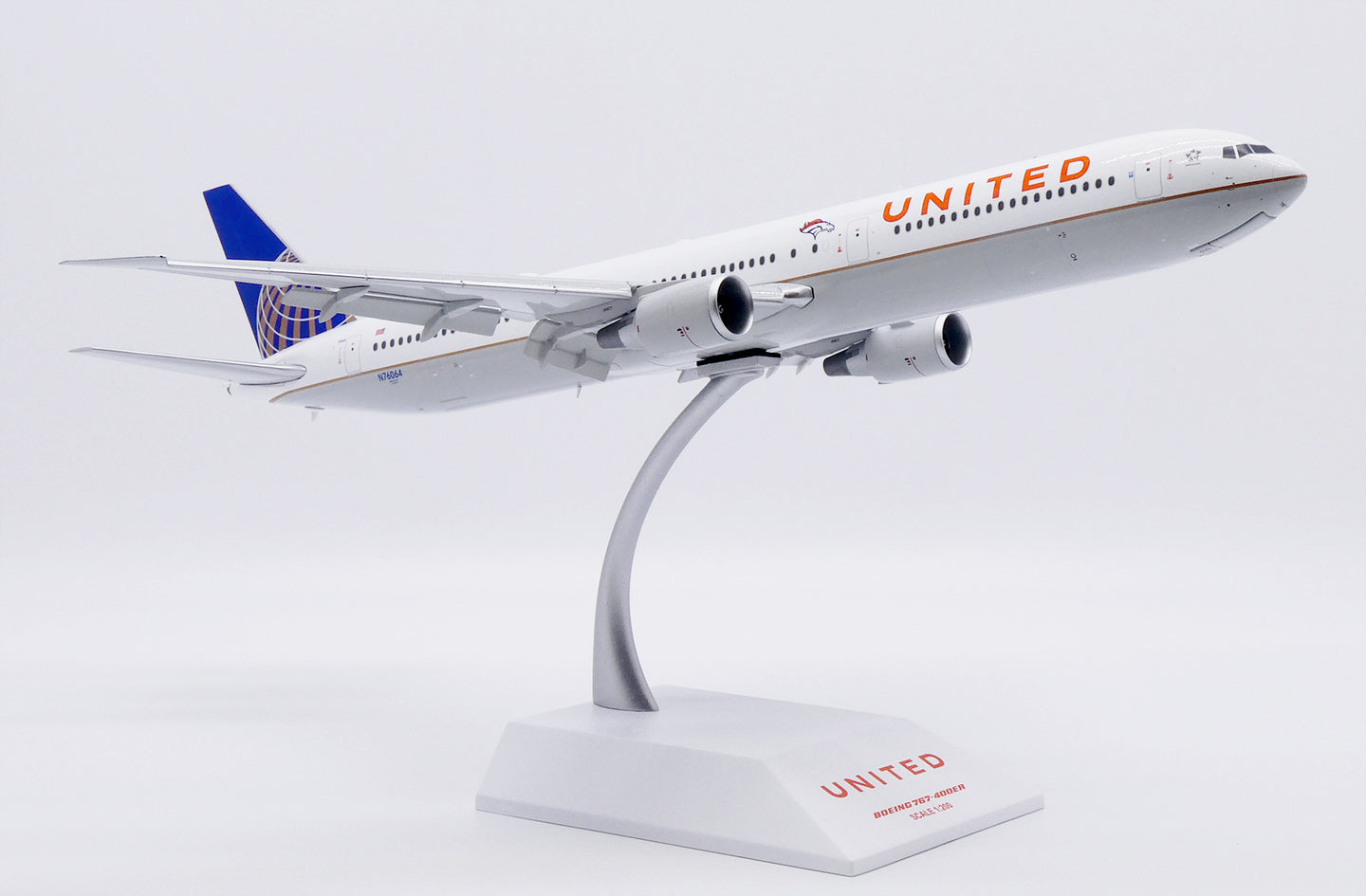 JC WINGS B767-400ER UNITED AIRLINES "DENVER BRONCOS" (FLAPS DOWN) REG: N76064