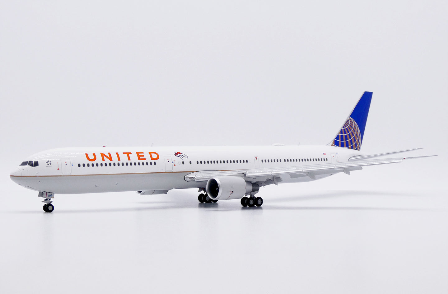 JC WINGS B767-400ER UNITED AIRLINES "DENVER BRONCOS" (FLAPS DOWN) REG: N76064
