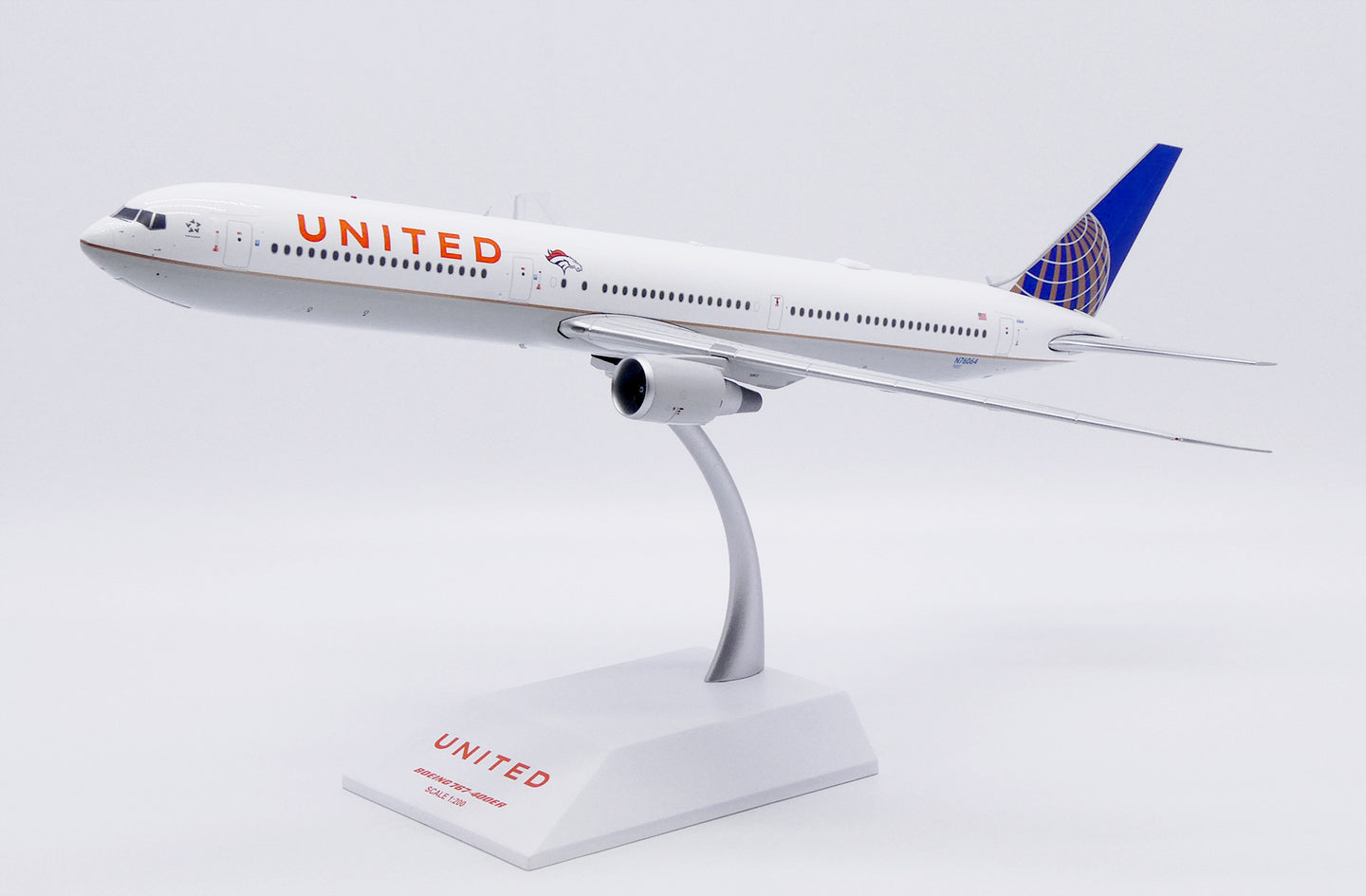 JC WINGS B767-400ER UNITED AIRLINES "DENVER BRONCOS" REG: N76064