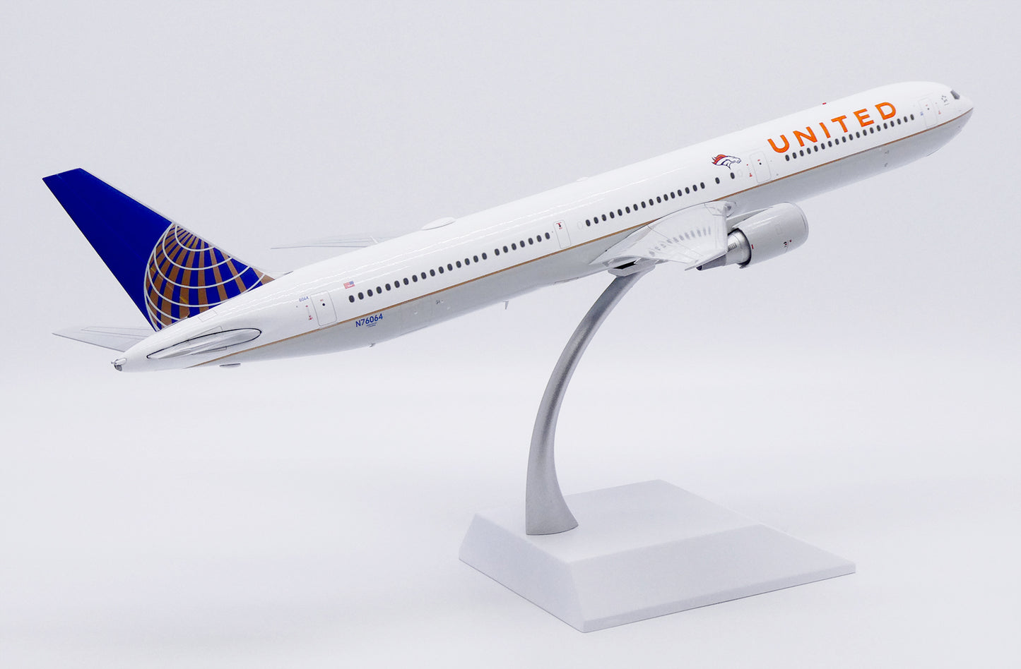 JC WINGS B767-400ER UNITED AIRLINES "DENVER BRONCOS" REG: N76064