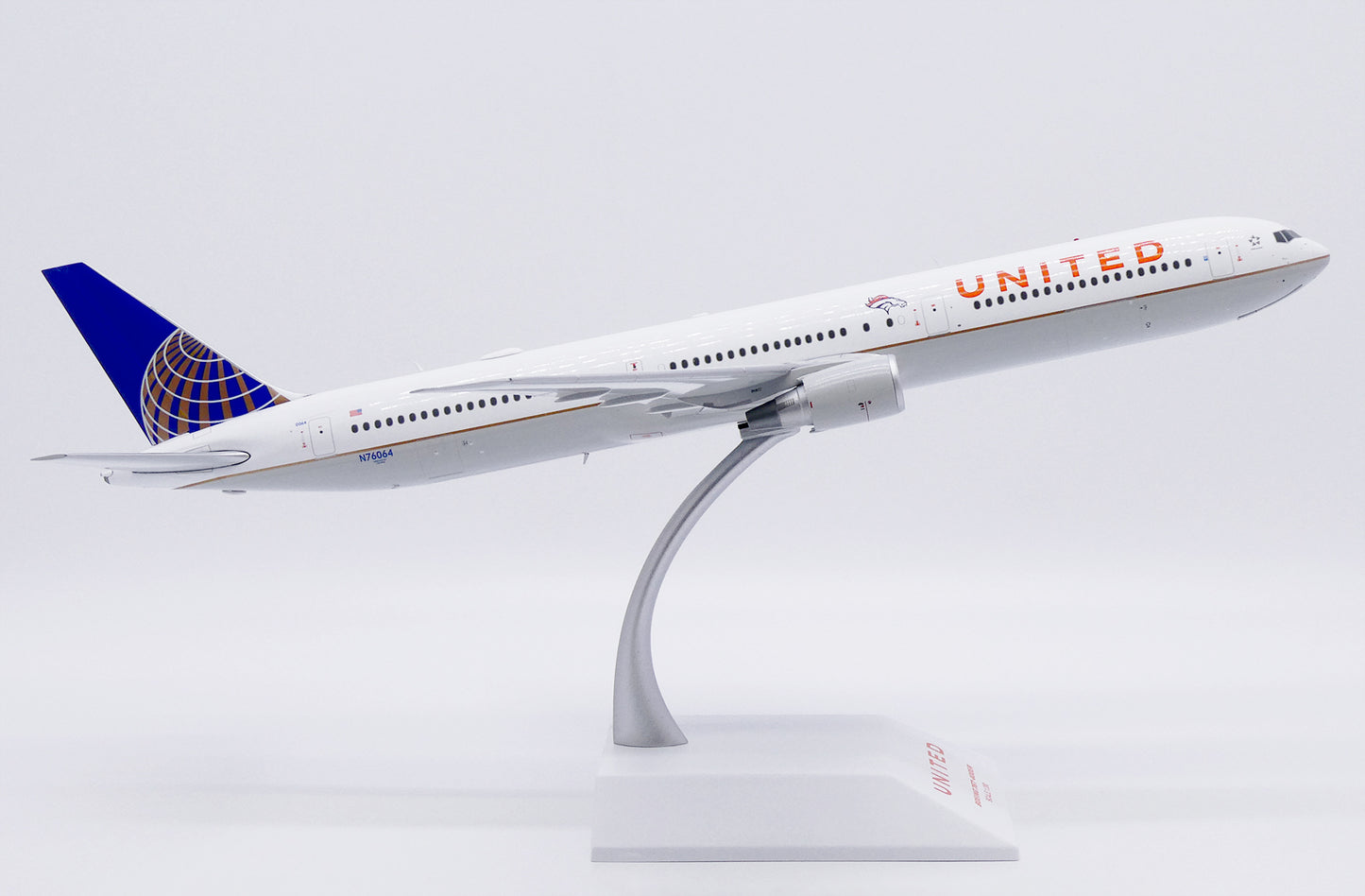 JC WINGS B767-400ER UNITED AIRLINES "DENVER BRONCOS" REG: N76064