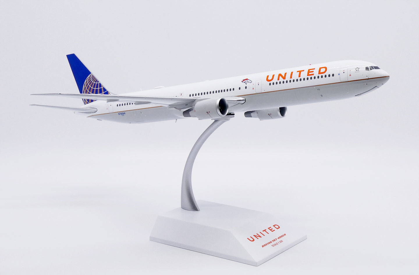 JC WINGS B767-400ER UNITED AIRLINES "DENVER BRONCOS" REG: N76064