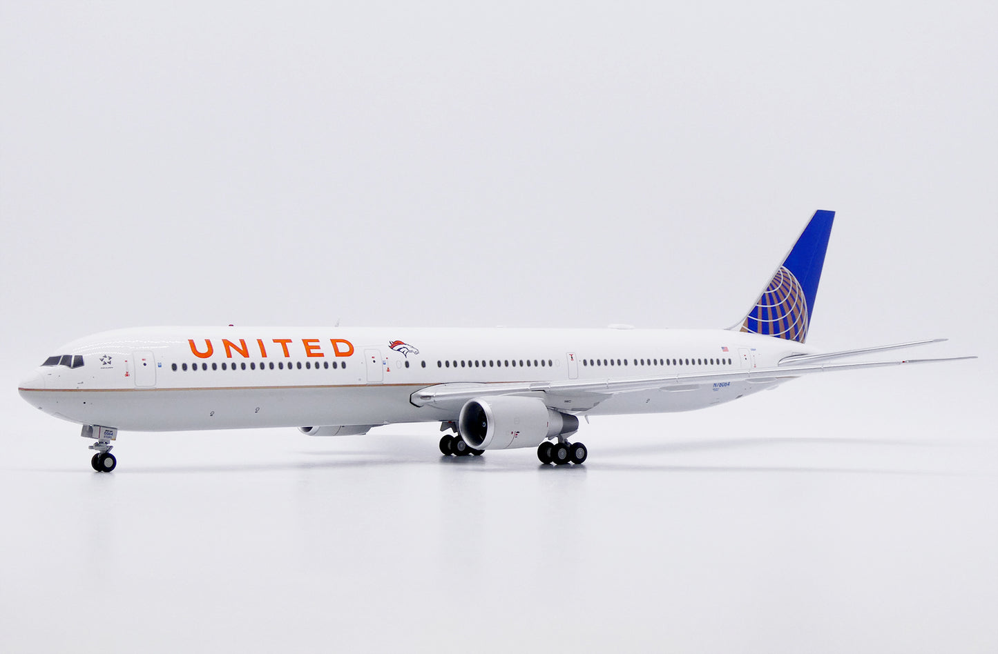 JC WINGS B767-400ER UNITED AIRLINES "DENVER BRONCOS" REG: N76064