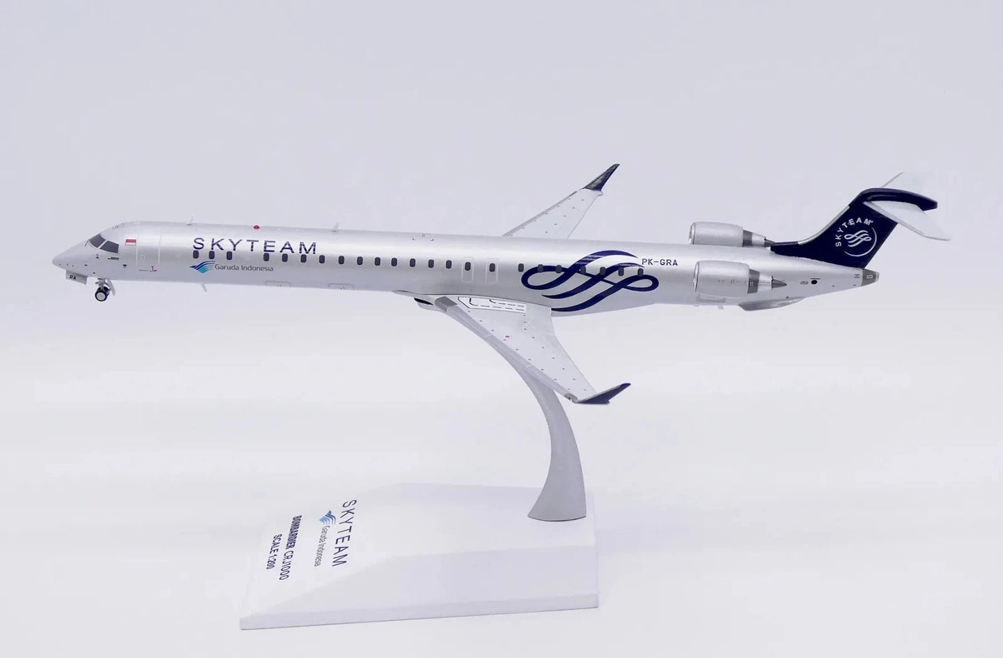 JC WINGS CRJ-1000ER GARUDA INDONESIA "SKYTEAM" REG: PK-GRA