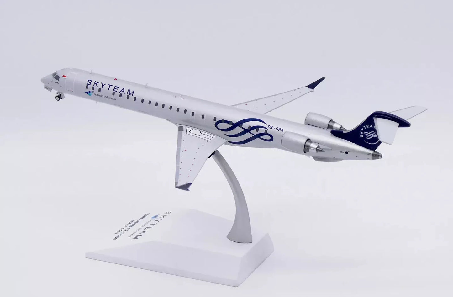 JC WINGS CRJ-1000ER GARUDA INDONESIA "SKYTEAM" REG: PK-GRA
